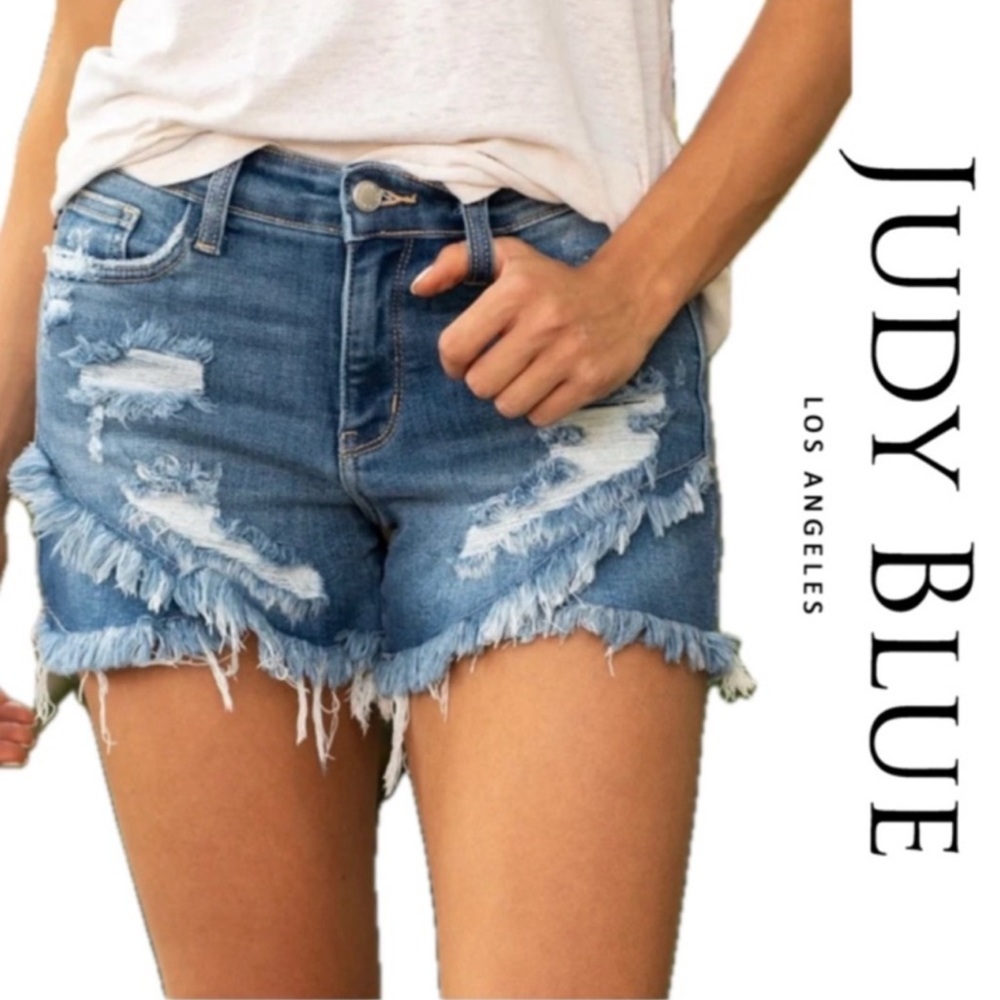 NWOT Judy Blue Tulip Hem Distressed Denim Shorts Women’s Small